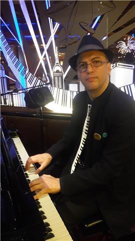 soy profesor superior de piano clasico y popular. dirigido a alumnos principiantes e intermedios a partir de los 12 anos