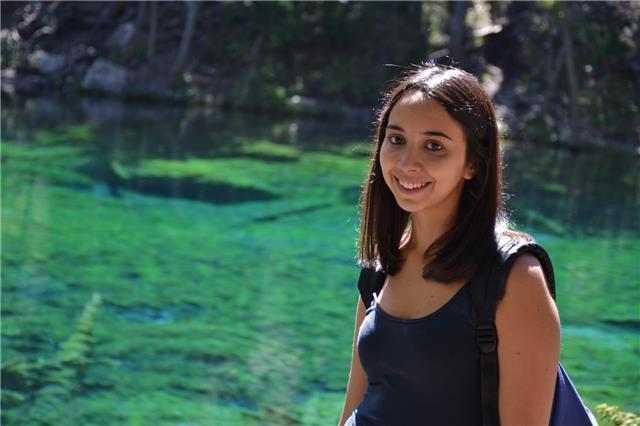 Studentessa iscritta alla facoltà di biotecnologie