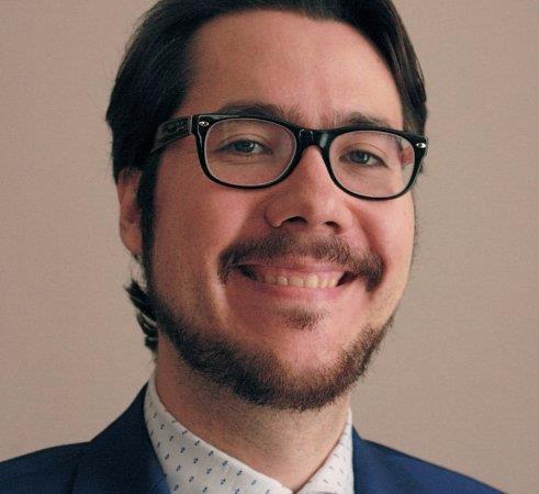 Ingeniero de software web con amplia experiencia docente da clases de programación a todos los niveles