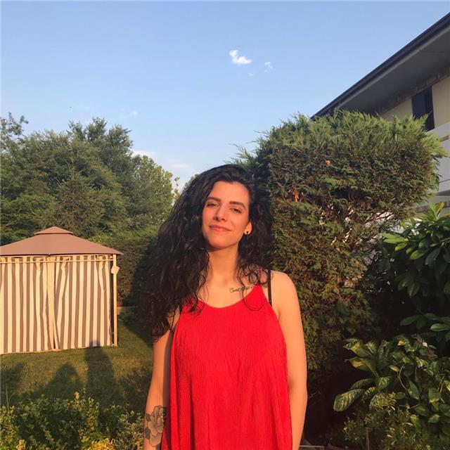 Sono una ragazza diplomata all'istituto socio-sanitario pedagogico che si offre di aiutare bambini e ragazzi nello studio e nei compiti,con l'obbiettivo di fornire e utilizzare un metodo di studio semplice ed effficace. 
in particolare offro ripetizioni e