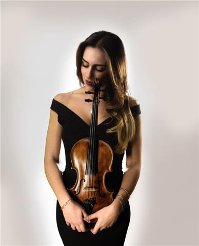 Diplomata in VIOLINO impartisce lezioni