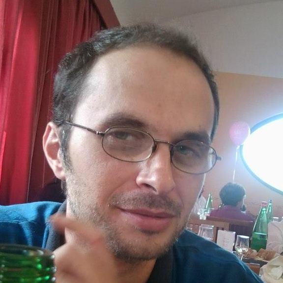 Esperto in informatica impartisce lezioni sull'utilizzo del computer in generale