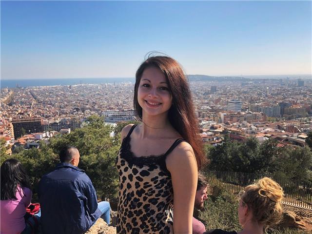 Studentessa universitaria di 22 anni diplomata al liceo linguistico offre ripetizioni di inglese a studenti delle scuole medie e superiori