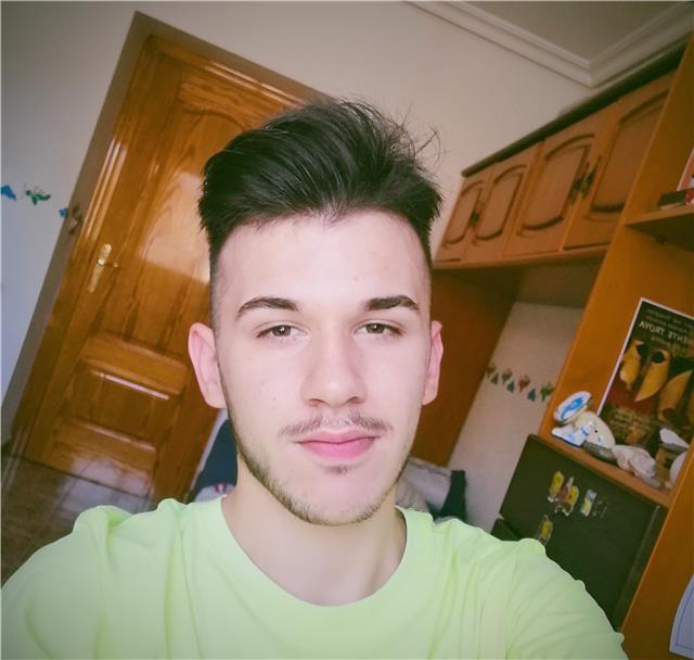 Me considero una persona enérgica y motivada, que le gusta la docencia y que emplea métodos innovadores y sencillos para facilitar el aprendizaje. puedo dar clase a todo tipo de alumnos, desde primaria a secundaria y bachillerato