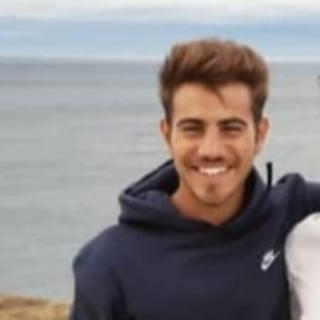 Estudiante de 4° de ade en esade. 
ofrezco clases particulares de economía, mates (social), inglés, etc. 
cobro 25€ por una hora y media