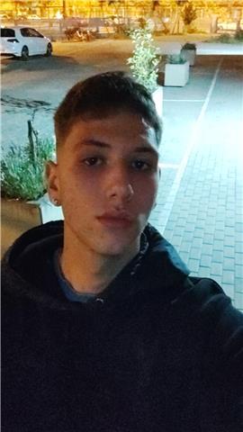 Soy un chico de 17 años que va a entrar ahora en 2° bachillerato con una buena nota media. en la eso obtuve el título con una nota media de un 9.4. puedo dar clases a nivel de primaria, eso y bachillerato