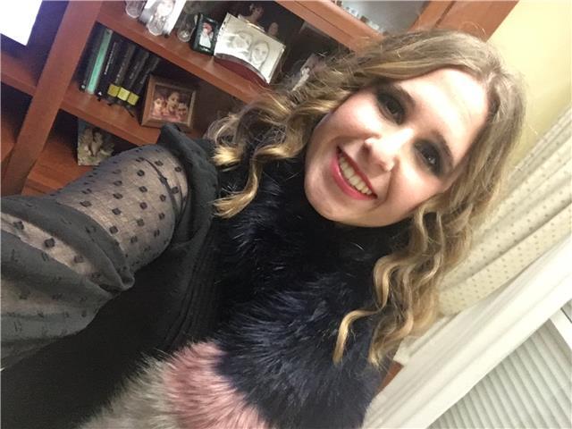 Graduada en estudios ingleses, profesora de clases particulares se ofrece para dar clases desde nivel a1 a nivel b1