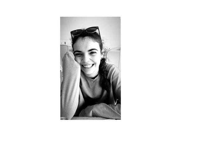 Estudiante universitaria da clases de inglés a niveles de primaria, eso y bachillerato