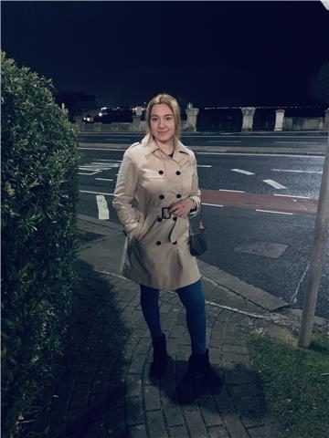 Profesora de inglés. Con un nivel fluido al haber vivido en Irlanda unos 5 años. Prepara a los estudiantes para el “FCE First Certificate”