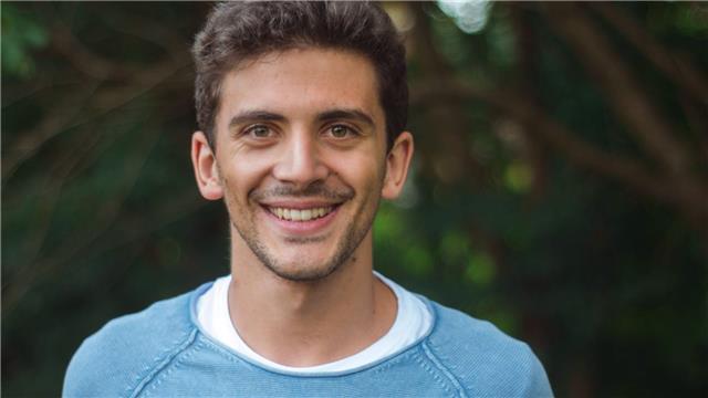 Studente madrelingua, con esperienza di studio ad Oxford (UK), offre lezioni di inglese per tutti i livelli e per necessità scolastiche, lavorative o personali, incluso il sostegno per il conseguimento di certificazioni linguistiche
