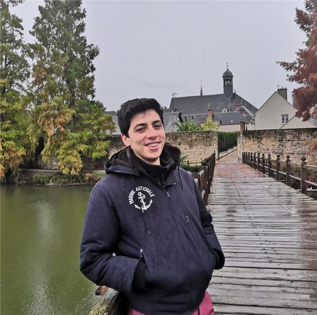 Expérimenté donne Cours particuliers de Mathématiques avec tablette graphique