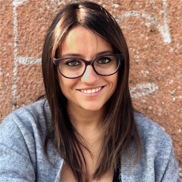 Traductora y tutor profesional de nacionalidad italiana ofrece clases de español para extranjeros con material proporcionado (gramática, léxico, textos, conversación etc)