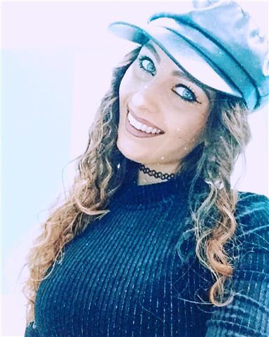 Cantautrice, studentessa del metodo vms offre lezioni di canto modeno,scrittura, teoria, tecnica, lavoro su di sé, interpretazione di brani, o anche scrittura di brani, preparazione a concorsi