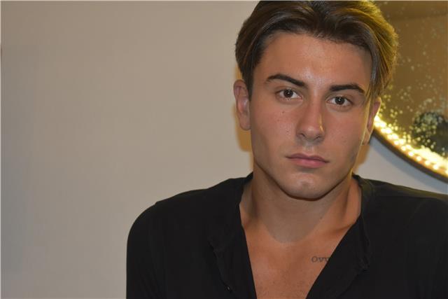 Studente universitario di mediazione linguistica, interprete e traduttore