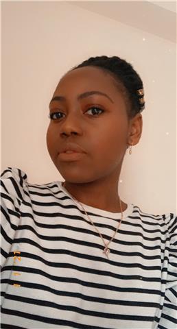 Étudiante en Master 1 d’ingénierie financière, j’ai l’habitude d’accompagner des élèves. Étant encore étudiante je tiens à transmettre aux élèves que j’accompagne les différents astuces qui m’ont permis de réaliser mon parcours scolaire avec sérénité