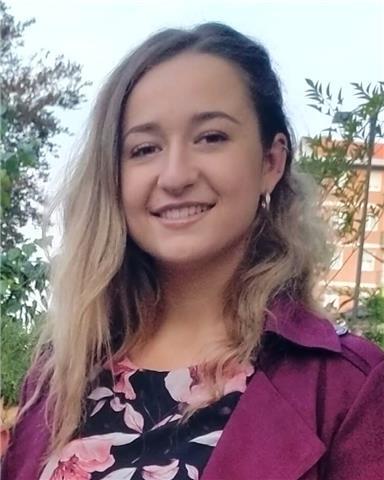 Studentessa universitaria in comunicazione offre aiuto compiti per ragazzi delle medie e primi anni delle superiori, materie umanistiche e linguistiche