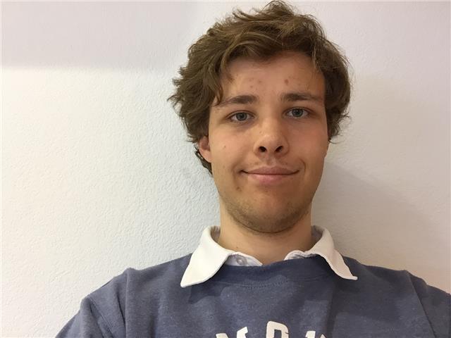 Estudiante de física da clases online de Matemáticas, Física y Química