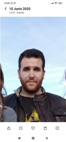 Ingeniero con el maes para dar clases de ciencias