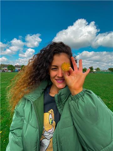 Hola! ofrezco clases de refuerzo de primaria normal o bilingüe e inglés. amplia experiencia como docente en centros educativos así como profesora extracurricular