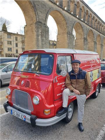 Diplômé de l'université de Greenwich à Londres en électronique, formateur technique certifiè Cisco, titulaire du diplôme TEFL niveau 5 advanced, ex Consultant technogique chez HP, 30 ans de residence permanente à Londres, 35 ans d'experience professionnel