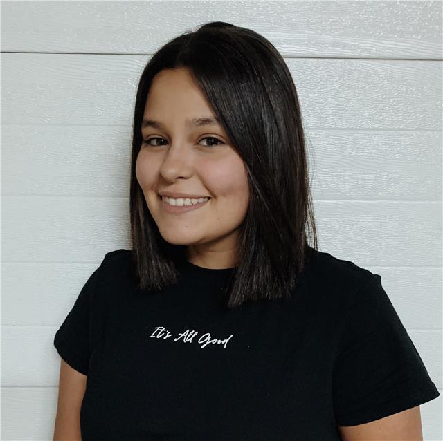 Estudiante del c1 de inglés en la uned, ofrece clases online a todo aquel que lo necesite, cuento con experiencia como profesora particular, soy dinámica, ¡ y tengo clases muy divertidas por dar!