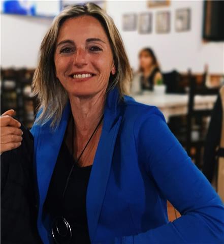 Insegnante e traduttrice di lingua inglese e francese offre lezioni private ripetizioni online e in presenza