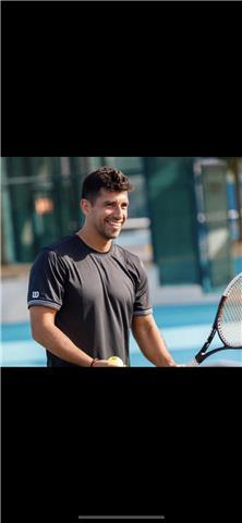 Profesional con más de 17 años de experiencia, trabajando con diferentes niveles desde principiantes hasta profesionales, también preparador físico orientado al tenis