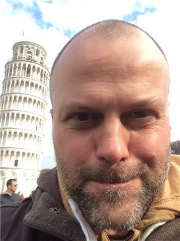 Insegnante attualmente in forze presso la scuola secondaria superiore, laureato in scienze statistiche ed attuariali presso la facoltà di economia di firenze, iscritto per seconda laurea al corso di fisica ed astrofisica presso la facoltà di scienze matem