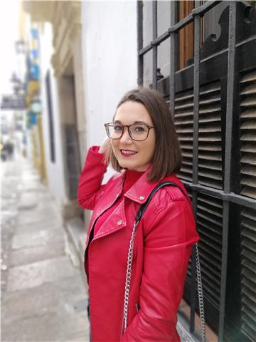 Graduada en Historia y en el Máster de Formación de Profesorado de Educación Secundaria, bachillerato, formación profesional y enseñanza de idiomas