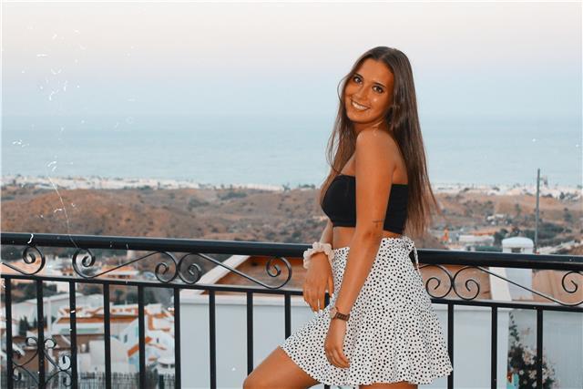 Estudiante de logopedia y técnica superior de educación infantil da clases de todo tipo de asignaturas de educación primaria