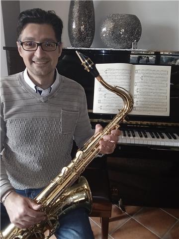 Lezioni di sassofono per qualsiasi livello di partenza. Sono laurato al conservatorio con esperienza pluriennale in svariate formazioni musicali