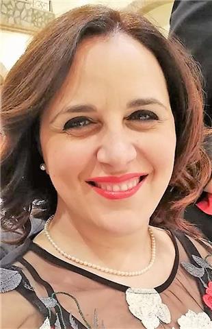 Laureata in economia e commercio impartisce lezioni a ragazzi di istituti superiori e universitari