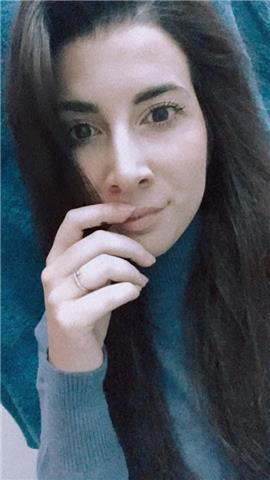 Mi chiamo Arianna, ho studiato al liceo artistico. Oltre ad avere una passione per l’italiano è la letteratura, mi ispiro molto all’insegnamento dell’arte in tutte le sue sfumature