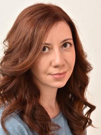 Giornalista cinematografica nonché autrice di saggi ed articoli sul cinema e le arti, si propone per lezioni private di supporto nell'ambito umanistico-letterario-filosofico