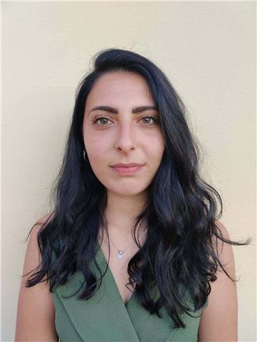 Sono una ragazza appassionata delle materie umanistiche che vive a Venezia