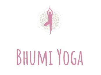 istruttrice di Yoga e yoga per la gravidanza ed il postparto offre lezioni per principianti in streaming