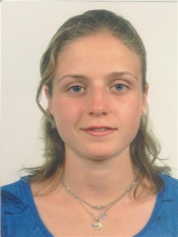 Studentessa universitaria impartisce lezioni in materie scientifiche rivolte a ragazzi fino alla quinta superiore