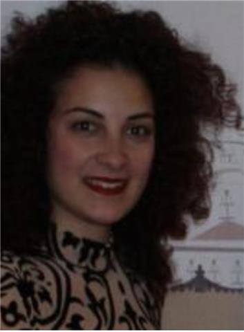 Insegnante di matematica per bambini di scuole elementari molto giovane e con tanta pazienza