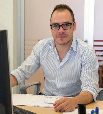 laureato in economia e consulenza del lavoro con abilitazione