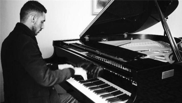 Pianista concertista e Maestro accompagnatore offre lezioni private in presenza e/o online