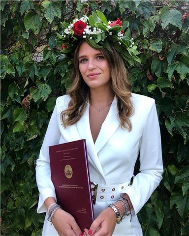 Studentessa di master universitario condotto in inglese. Laureata a titolo triennale in Economics and Management, a sua volta condotto in inglese. Esperienza di 4 anno di scuola superiore in Canada