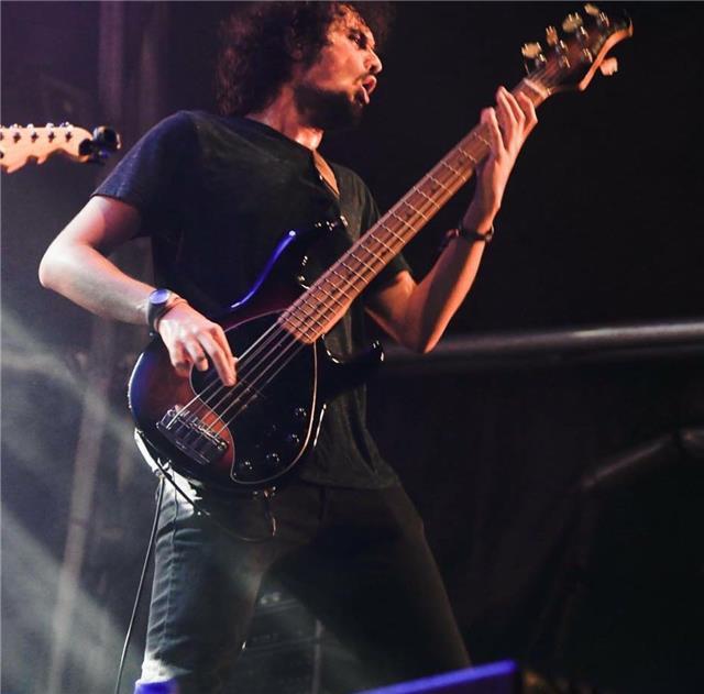 Doy clases particulares de bajo, solfeo, lenguaje musical, armonia, improvisación. zona de garraf