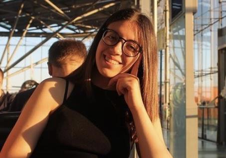 Diplomata in liceo linguistico impartisce lezioni di letteratura, storia, inglese e francese