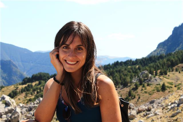 Manualidades y dibujo artístico. pinturas acrílicas y carboncillo