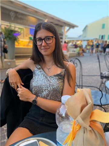 Studentessa offre ripetizioni