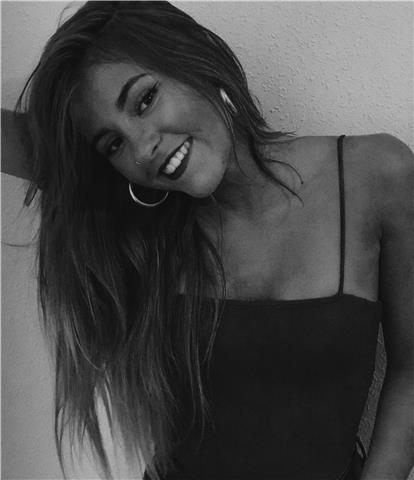 Universitaria da clases de inglés, lengua, euskera