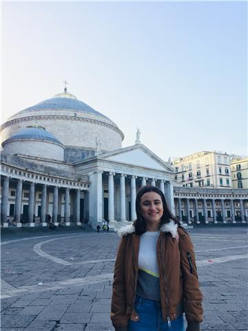 Estudiante de Grado de Matemáticas y con certificado C1 en inglés da clases particulares de diferentes asignaturas