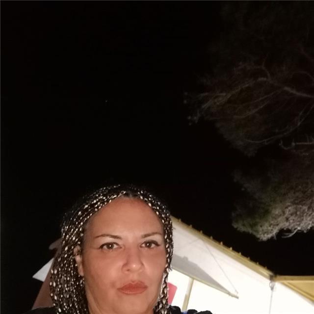 Sono Laureata in Giurisprudenza, impartisco lezioni di diritto privato, diritto costituzionale, diritto amministrativo. A studenti scuole superiori, universitari e per preparazione concorsi