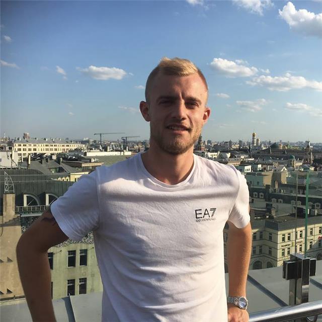 Native professional english teacher giving classes of all levels