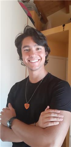 Insegnante laureato svolge ripetizioni online o in presenza di chimica